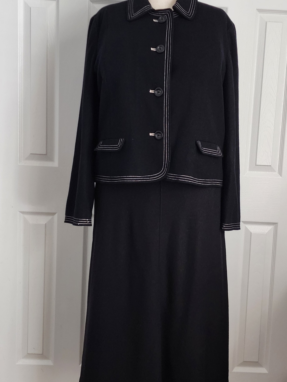 GAP Black Women's Two-Piece Blazer and Skirt Set with Contrast Stitching